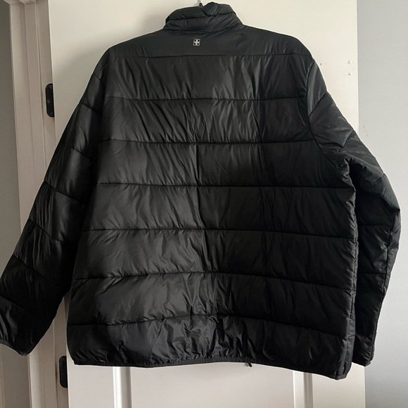 SWISS TECH foldable lightweight puffer jacket - Picture 2 of 10